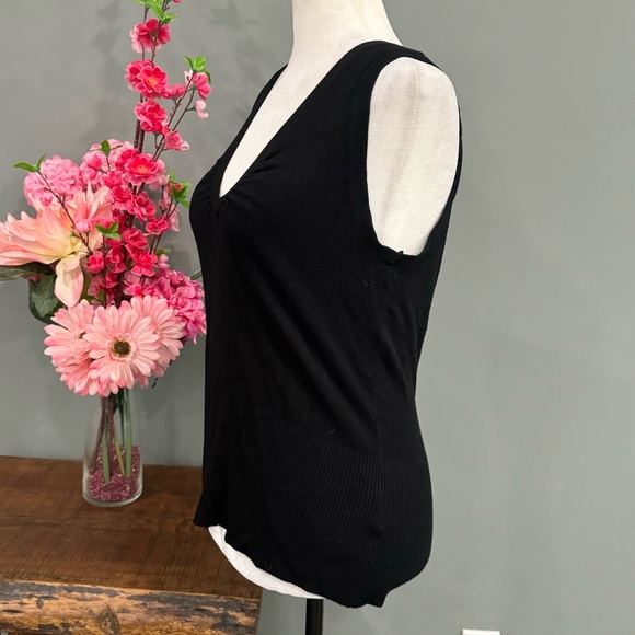 Ricki’s Sleeveless Top - Picture 2 of 9